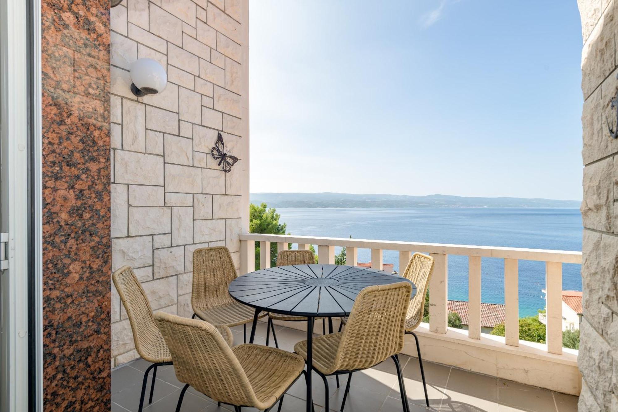 Apartments With Pool Vrdoljak Оміш Номер фото