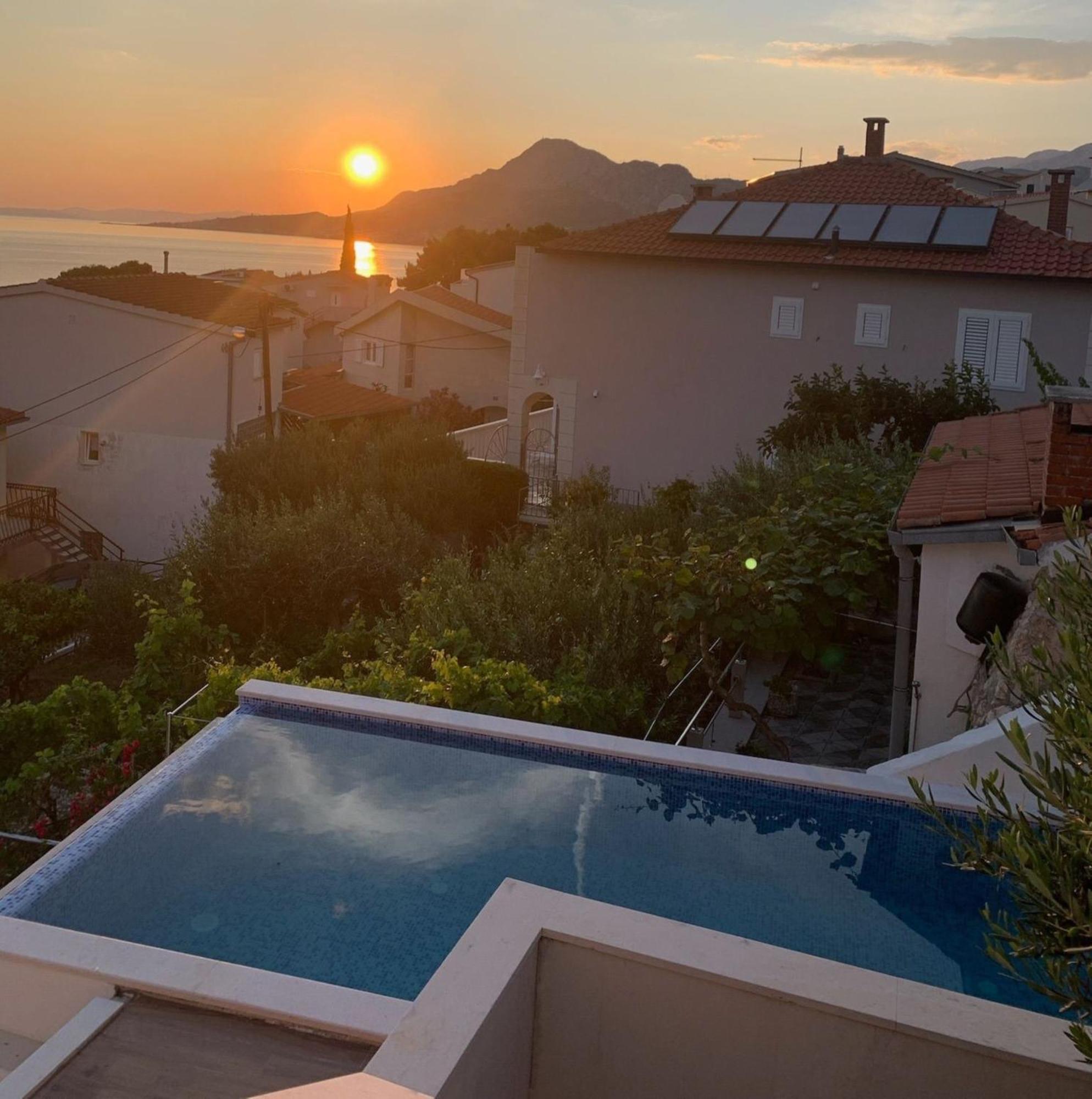 Apartments With Pool Vrdoljak Оміш Номер фото