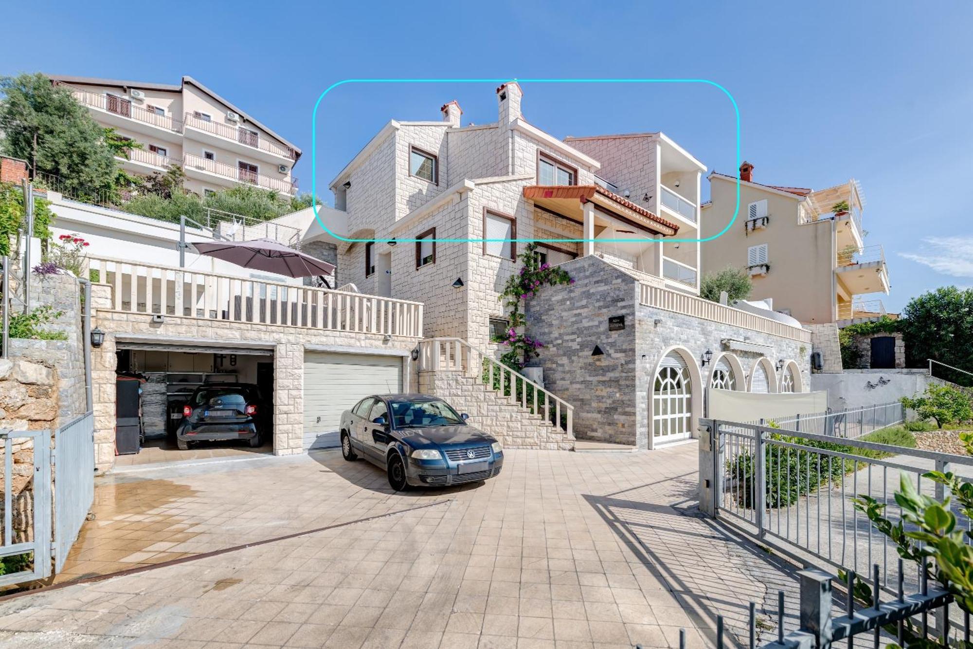 Apartments With Pool Vrdoljak Оміш Екстер'єр фото