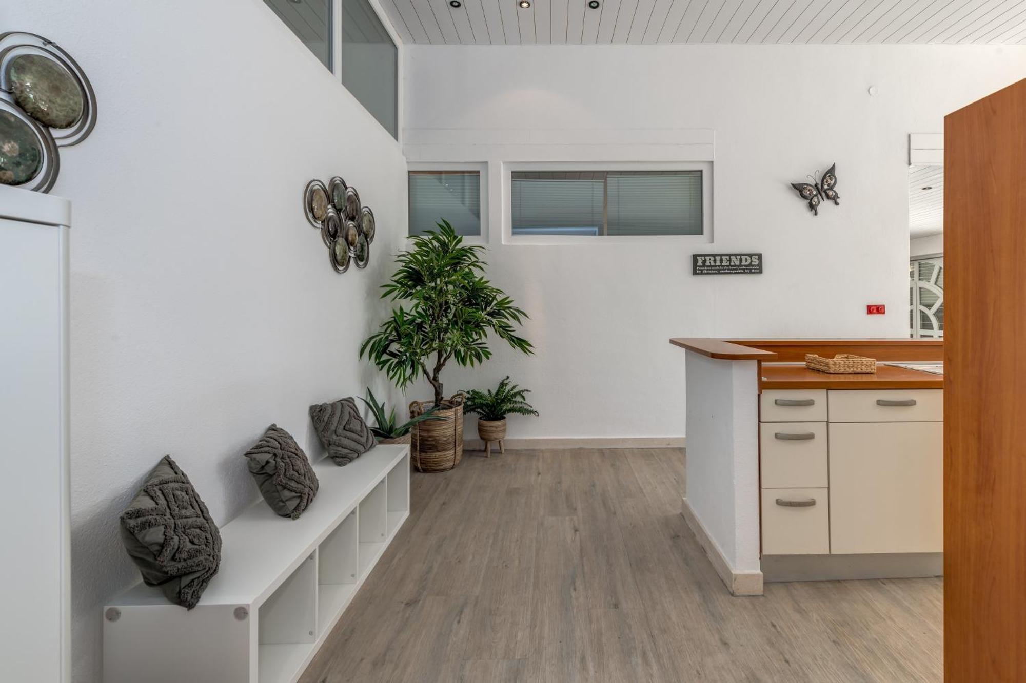 Apartments With Pool Vrdoljak Оміш Номер фото