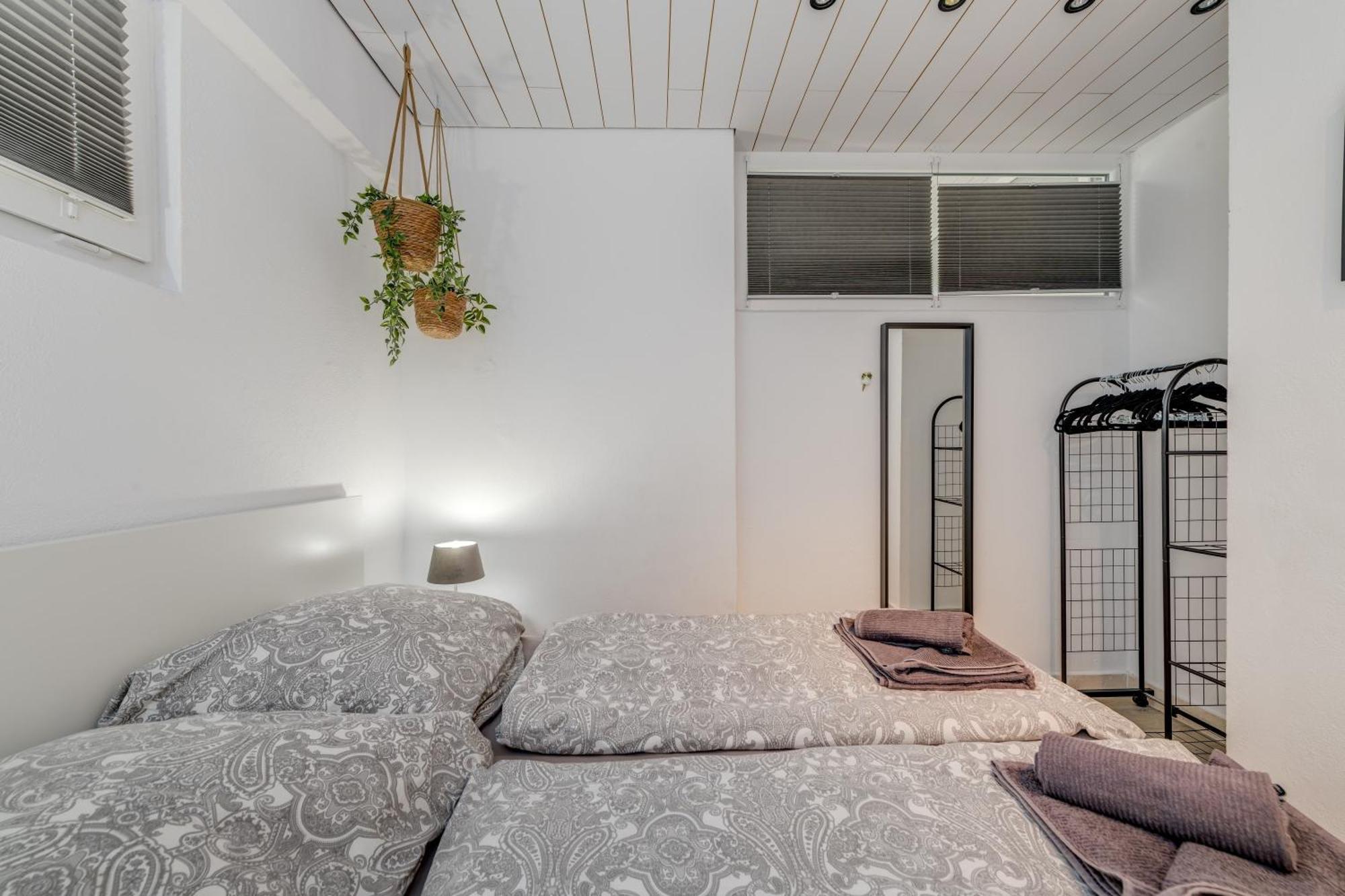 Apartments With Pool Vrdoljak Оміш Номер фото