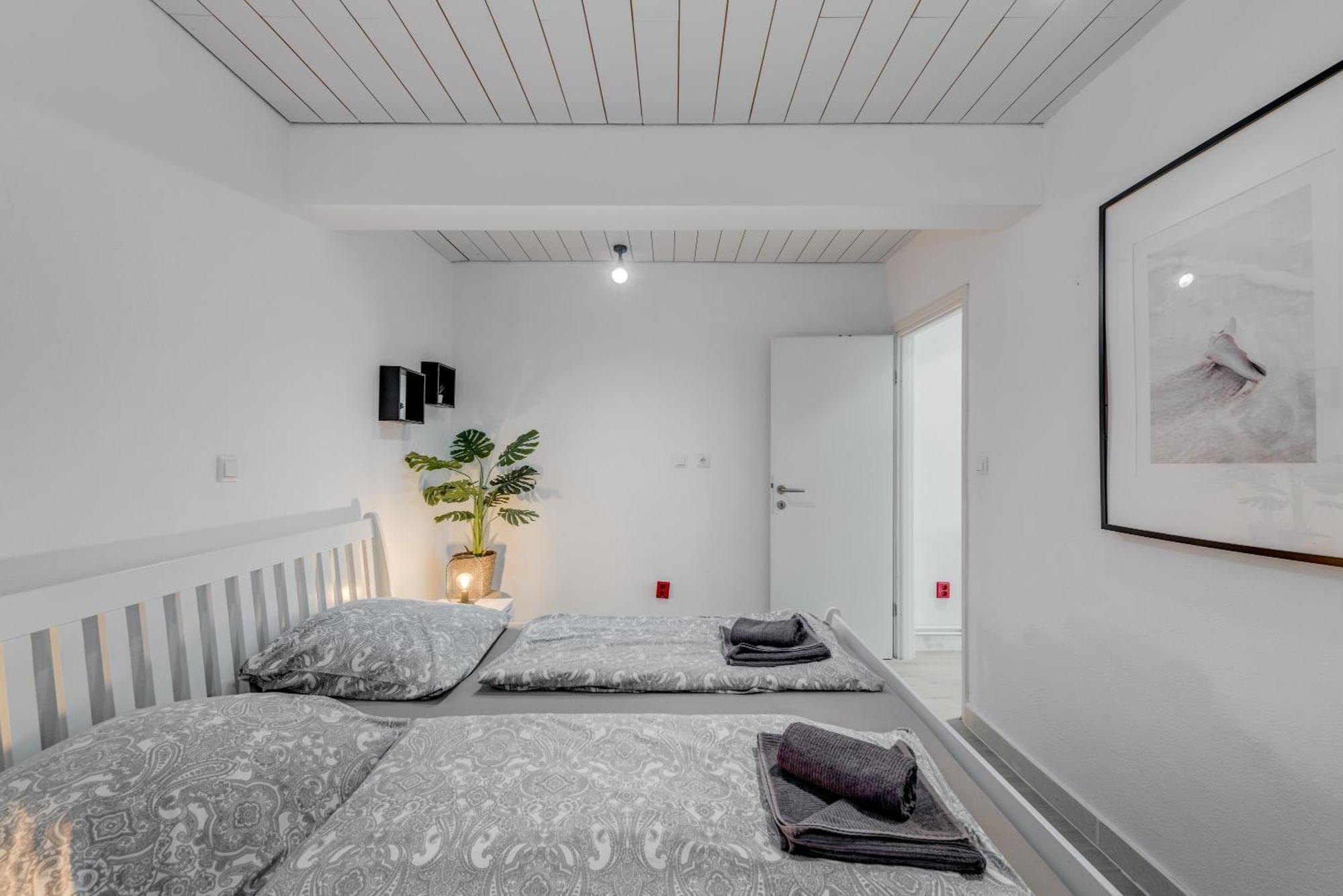 Apartments With Pool Vrdoljak Оміш Номер фото