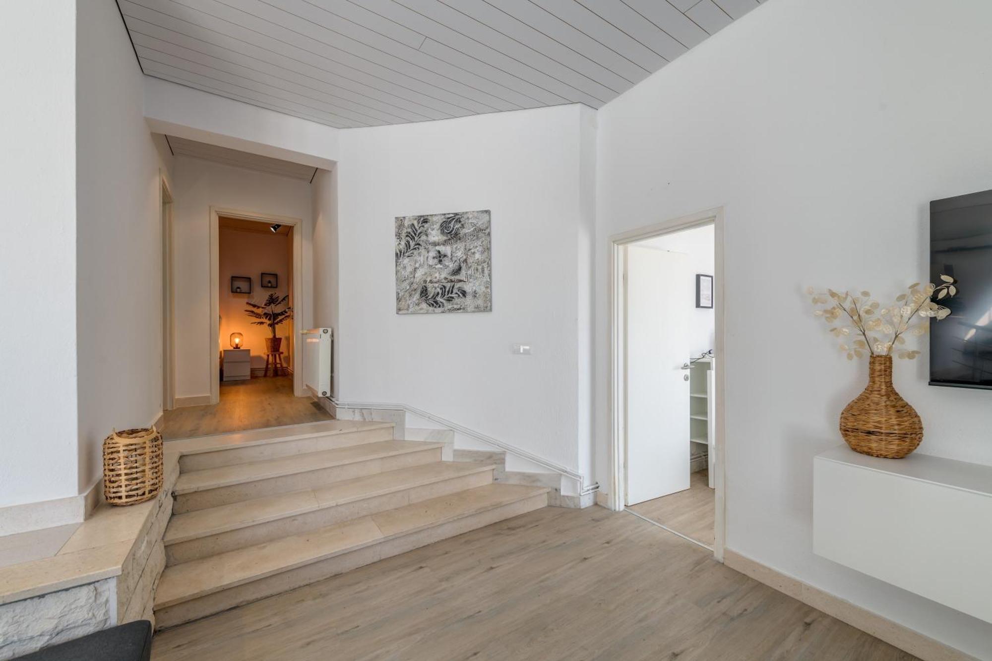 Apartments With Pool Vrdoljak Оміш Номер фото