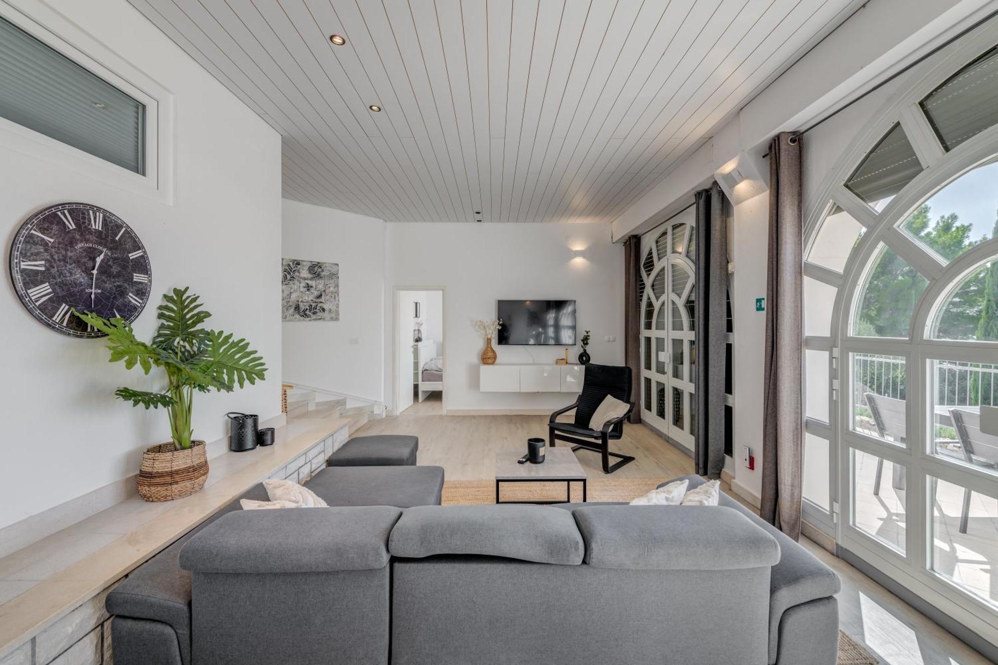 Apartments With Pool Vrdoljak Оміш Номер фото