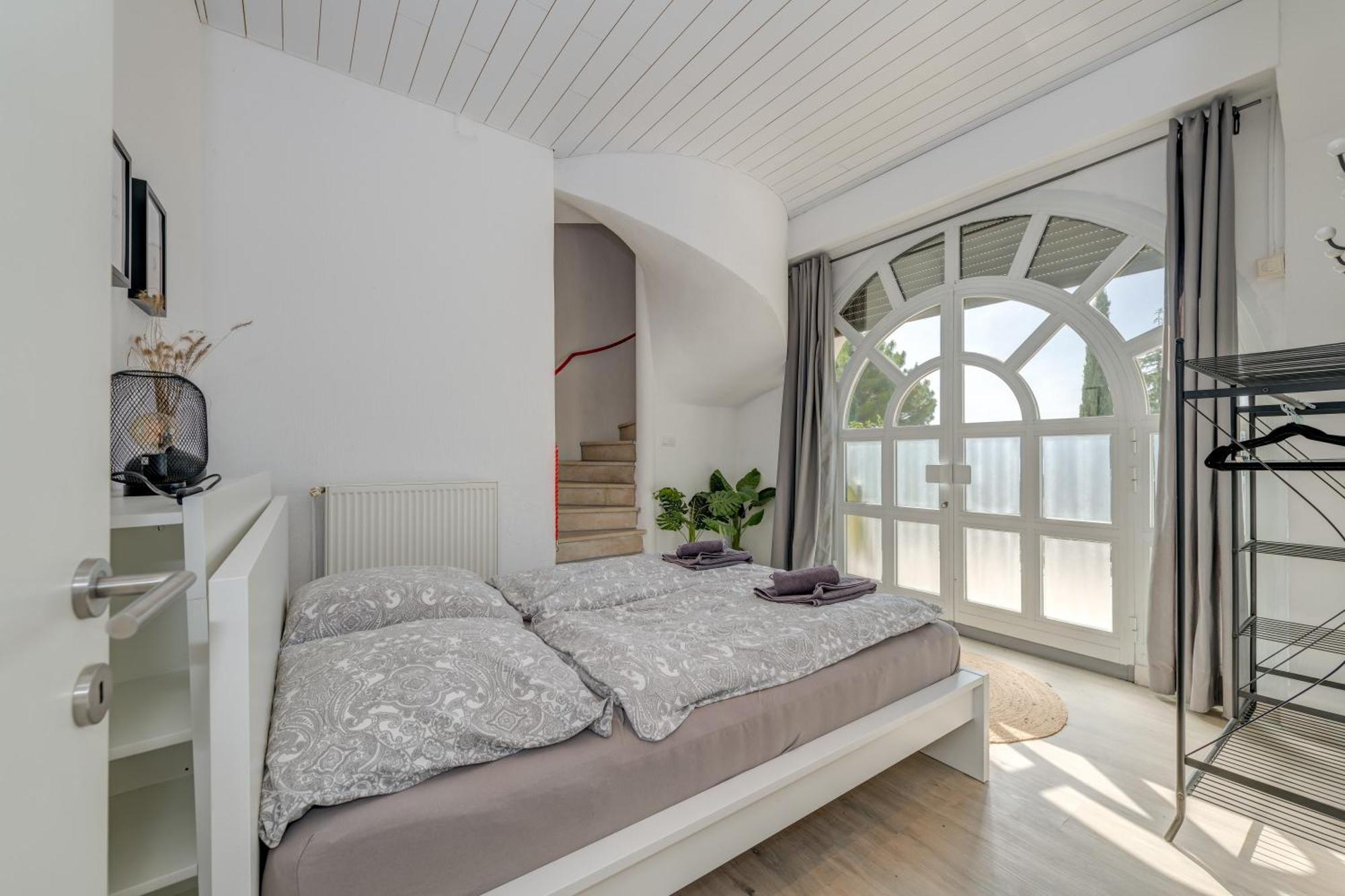 Apartments With Pool Vrdoljak Оміш Номер фото