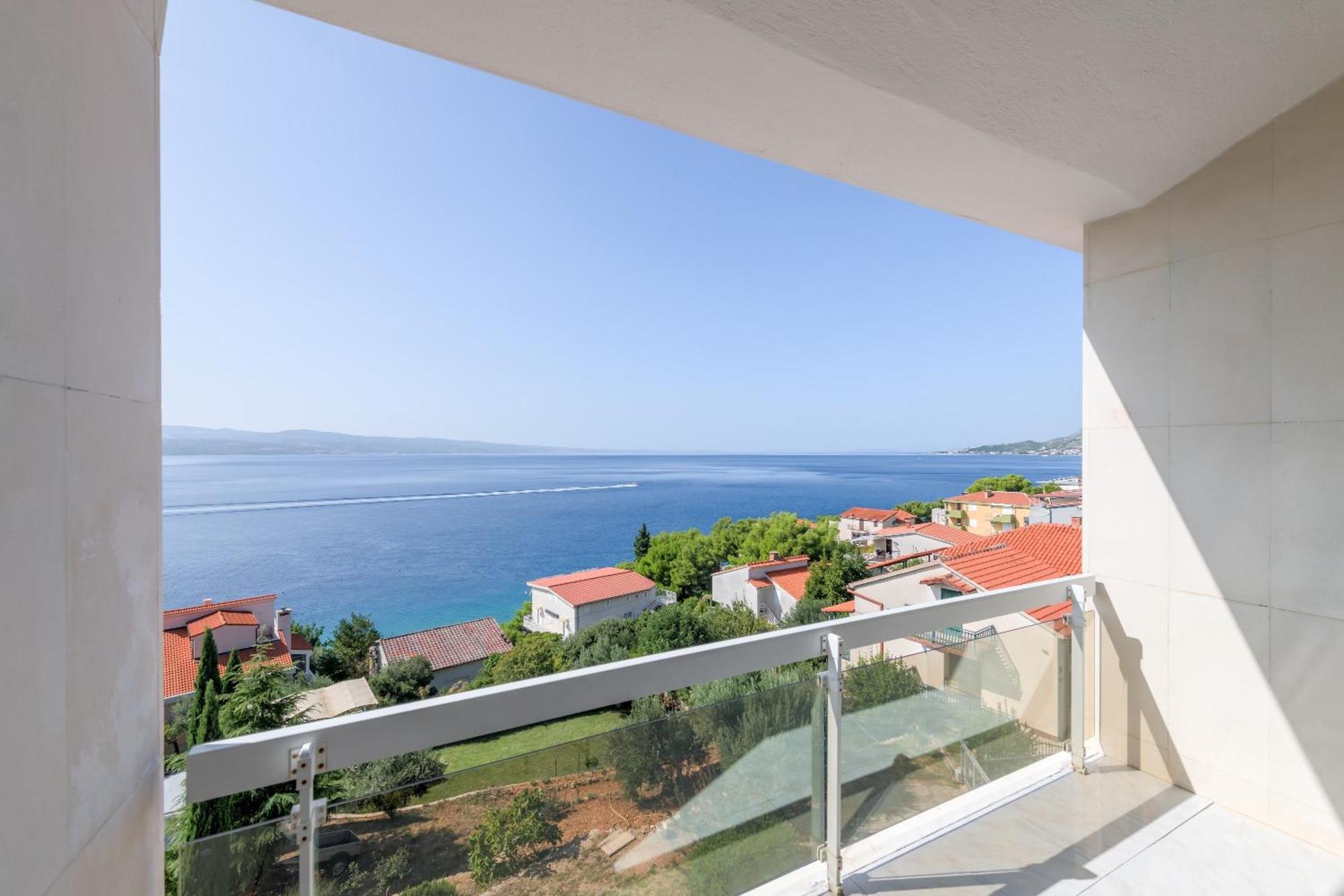 Apartments With Pool Vrdoljak Оміш Номер фото