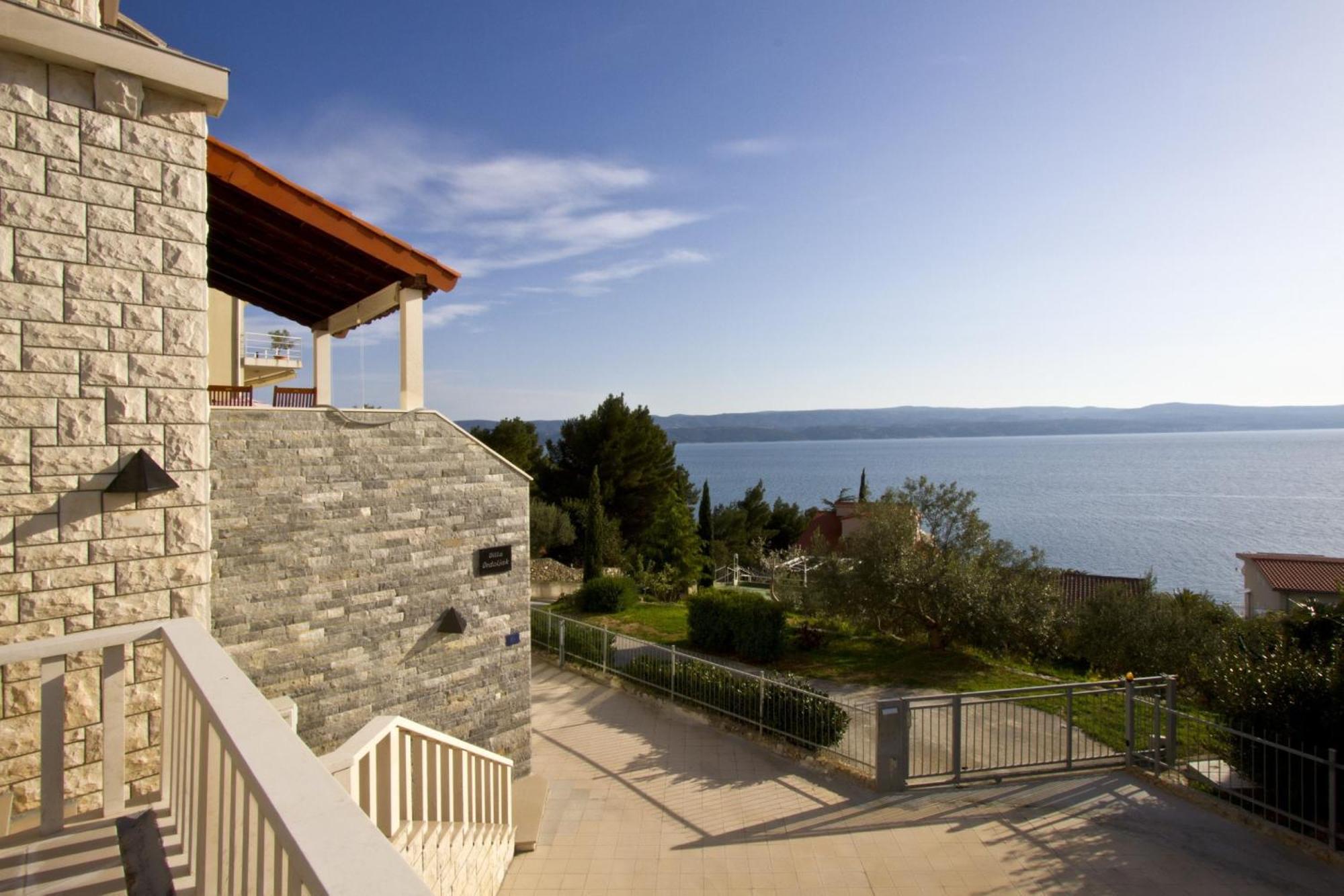 Apartments With Pool Vrdoljak Оміш Номер фото