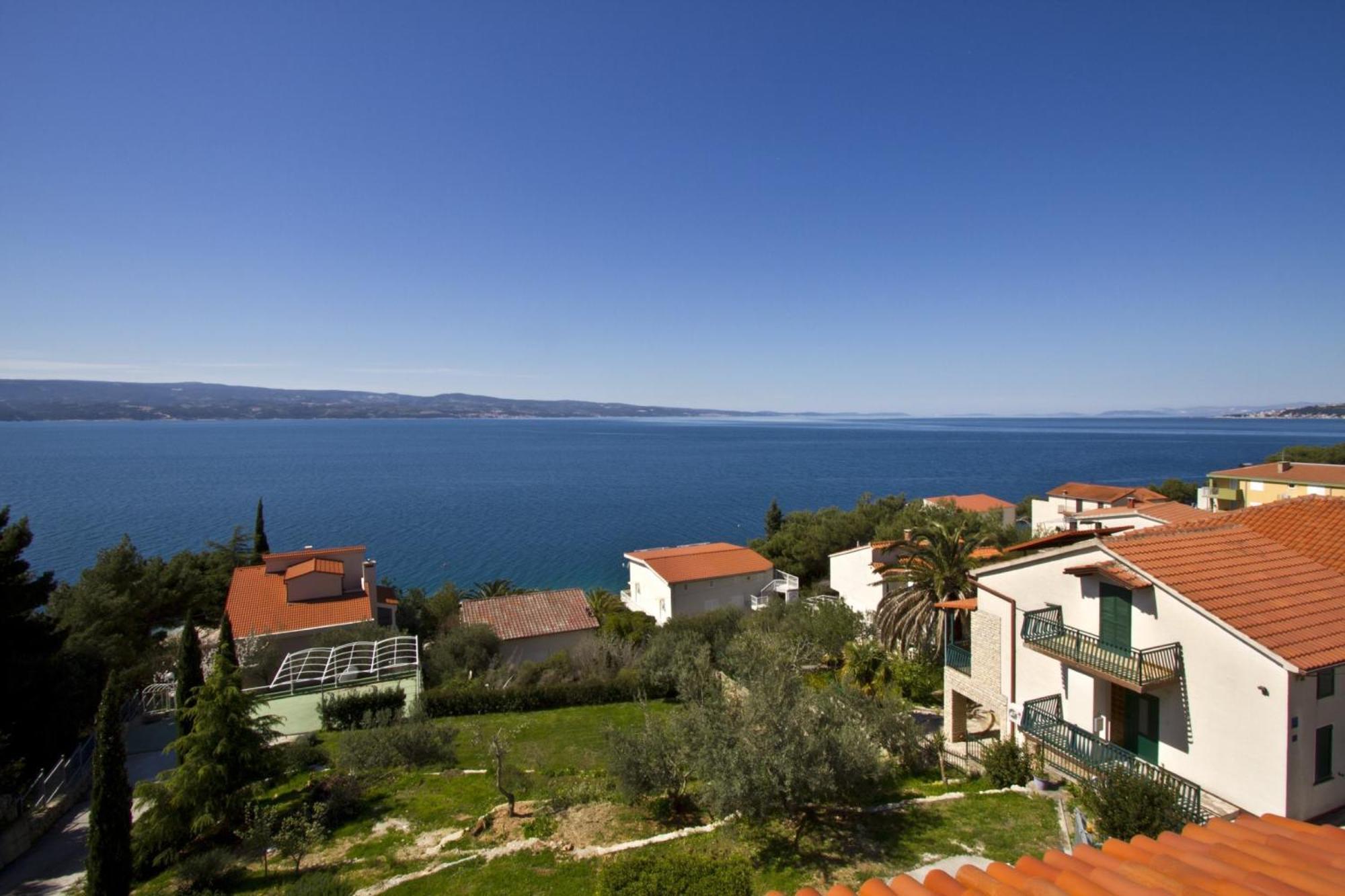Apartments With Pool Vrdoljak Оміш Номер фото