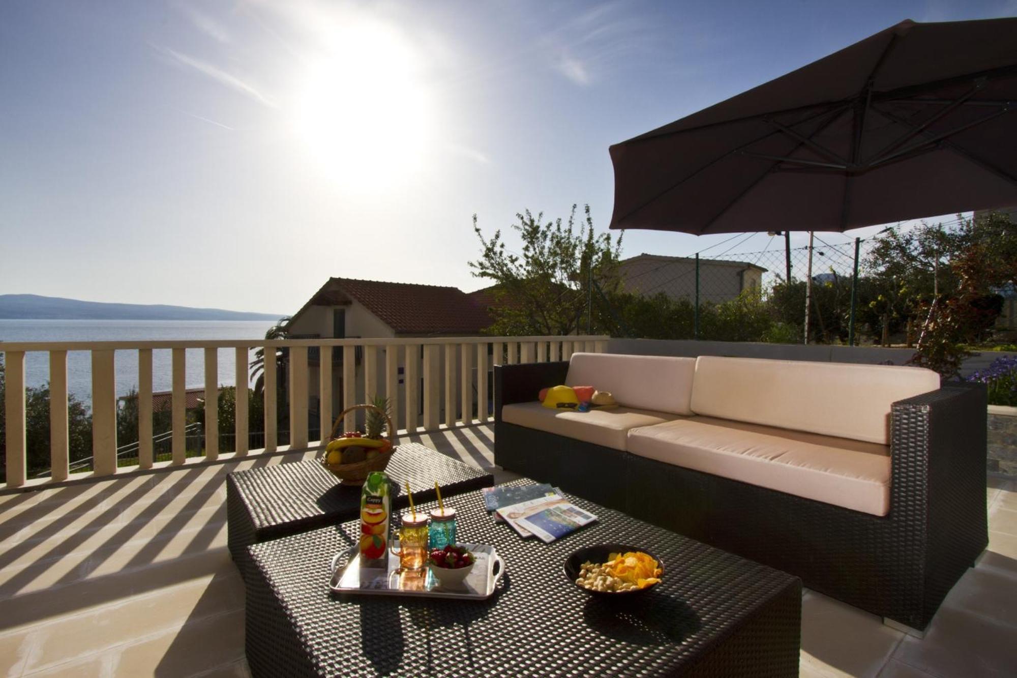 Apartments With Pool Vrdoljak Оміш Номер фото