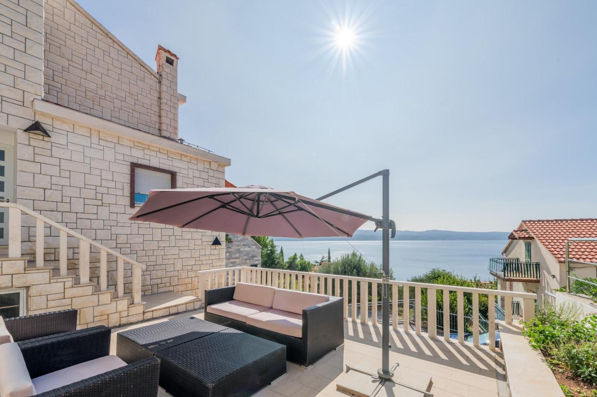 Apartments With Pool Vrdoljak Оміш Номер фото